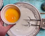 Foto del paso 3 de la receta: Queque de yogur con manzana