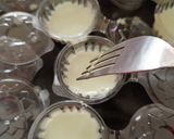 Foto langkah ke 4 dari resep Puding Matcha Latte.