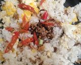 Foto langkah ke 2 dari resep Nasi Goreng Telur.