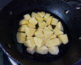 A picture of step 1 of French Beans and Potatoes Pepper Fry.