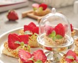Foto langkah ke 6 dari resep Mini Strawberry Pastry.