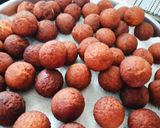 A picture of step 5 of Khava gulab jamun.
