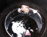 Foto del paso 12 de la receta: Pollo confitado al horno con pasas y orejones