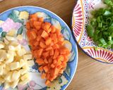 Hình bước làm 2 của món Cơm Chiên Bò, Táo và Cà Rốt