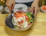 รูปขั้นตอนการทำที่ 20 ของ ยํามาม่า แซ่บสะใจ อร่อยง่ายๆ ได้ประโยชน์