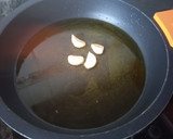 Foto del paso 1 de la receta: Pollo al brandy con champiñones y piñones