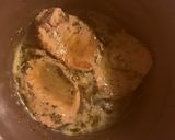 Foto del paso 5 de la receta: Bifecitos de cerdo caramelizados con miel y hierbas