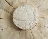 Foto del paso 4 de la receta: Girasol 🌻de hojaldre y queso Camembert 🧀