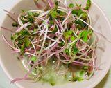 Hình bước làm 4 của món Nghêu nấu hành boa rô và cháo nghêu với rau mầm củ cải đỏ