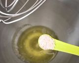 Foto langkah ke 8 dari resep Matcha Marble Chiffon Cake.