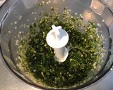 Une image de l'étape 3 de Purée de piments indiens à l'ail fumé, coriandre et citron.
