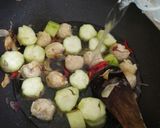 Foto langkah ke 2 dari resep Sayur Oyong bakso soun.