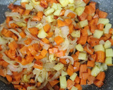 Foto del paso 3 de la receta: Merluza a la plancha con verduritas a la mantequilla en salsa marinera