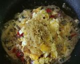 Foto langkah ke 5 dari resep Tumis Telur Bawang Teri Daun Bawang.