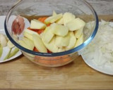 Foto del paso 3 de la receta: Salsa de Cúrcuma con un toque de jengibre, manzana y zanahoria