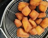 खुसखुशीत गोड शंकरपाळी (shankarpali recipe in marathi) रेसिपी स्टेप 5 फोटो 