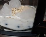 A picture of step 1 of Oatmeal banana berry smoothie with no added sugars.