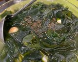 Hình bước làm 6 của món Canh rong biển với tôm, đậu hũ non