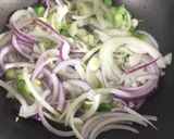 Foto del paso 2 de la receta: Pollo a las 3 cebollas