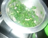 A picture of step 2 of Fried spinach.