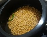 A picture of step 1 of Ragda patties.