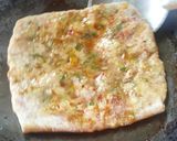 मिक्स वेज चीज़ी पराठा पिज़्ज़ा स्टाइल (mix veg cheese paratha recipe in Hindi) रेसिपी चरण 4 फोटो