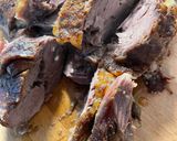 Egészben sült birkacomb, sörös hagymaágyon recept fázis 6 fotója