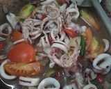 Foto langkah ke 5 dari resep Cumi Saos Tiram Bumbu Simple.