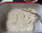 Foto del paso 2 de la receta: Salchichas, champiñones, puré y espinacas