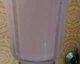Foto del paso 3 de la receta: Licuado de frutillas y banana con leche