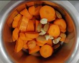 A picture of step 1 of Carrot kheer.