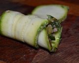 Foto del paso 4 de la receta: Rollitos de zucchini encurtidos