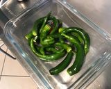 Une image de l'étape 4 de Piments verts doux aux tomates et oignon de roscoff.
