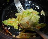 Foto del paso 1 de la receta: Bocata tortilla jamón York, queso con pan chapata y ensalada con soja