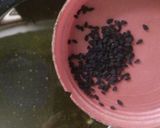 A picture of step 1 of Green Chicken Curry with Nigella seeds.