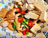 A picture of step 1 of Spicy and Savoury Noodles (Vegan).