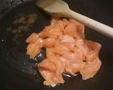 A picture of step 1 of Calamarata al salmone.