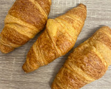 Foto del paso 1 de la receta: Tortilla de croissant con jamón ibérico