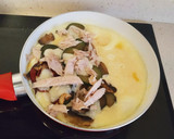 Foto del paso 3 de la receta: Tortilla de verduras, queso y ventresca de bonito