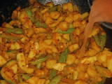 परवल आलू की मसालेदार सब्जी