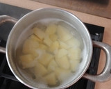 Foto del paso 1 de la receta: Tortitas de patata, calabacín y cebolla