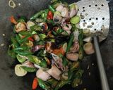 Foto langkah ke 3 dari resep Tumis Cumi Asin Cabe Ijo Pete.