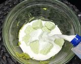 A picture of step 2 of Avocado milkshake.