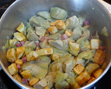 Foto del paso 3 de la receta: Alcachofas con jamón y patatas