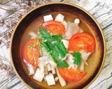Hình bước làm 3 của món Canh Nấm Bào Ngư Nấu Cà Chua
