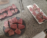 Foto del paso 3 de la receta: Atún marinado 3 días con salsa de tomate casera