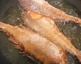 A picture of step 2 of Crunchy fried fish.