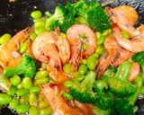 Foto langkah ke 3 dari resep Tumis Edamame Brokoli Udang.