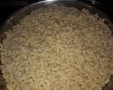 A picture of step 1 of Stir-fried macaroni.