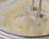 A picture of step 5 of Delicious Victoria Sandwich Cake.